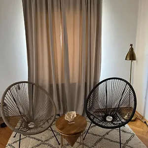 Leone Apartments With Free Parking Apartament