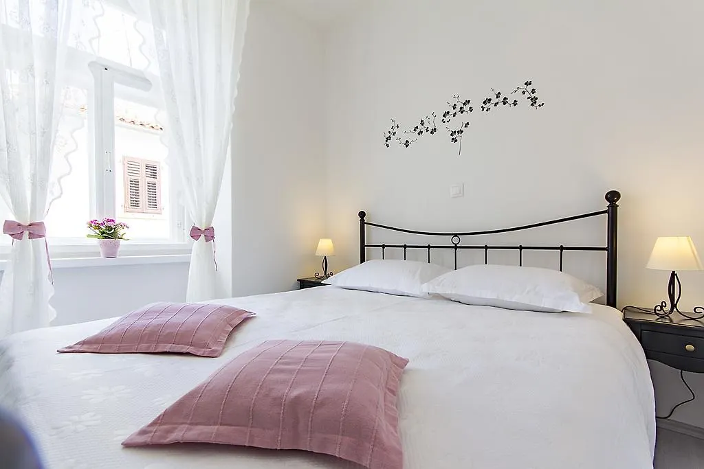 Center Apartment Tina Pula