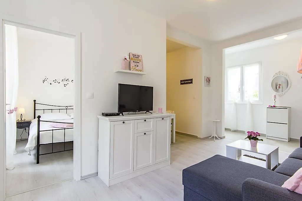 Center Apartment Tina Pula Croatia