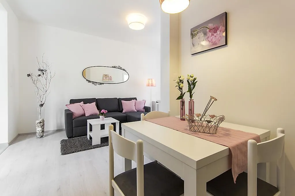 Center Apartment Tina Pula 0*,