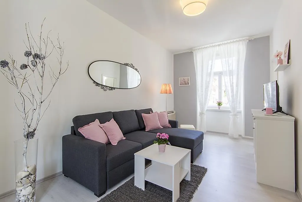 Center Apartment Tina location